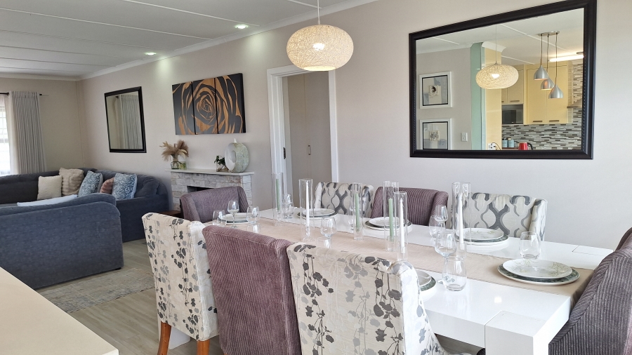 6 Bedroom Property for Sale in Gonubie Eastern Cape